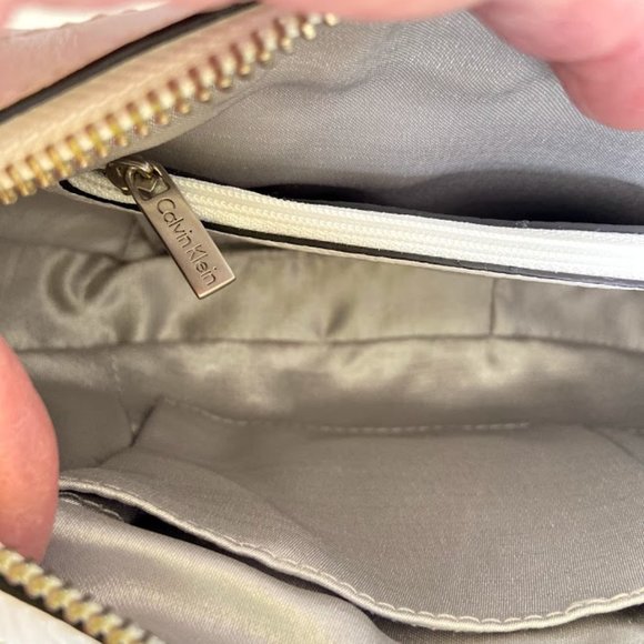 CALVIN KLEIN CITY SAFARI WHITE HOBO FREE SHIPPING! - Picture 13 of 14